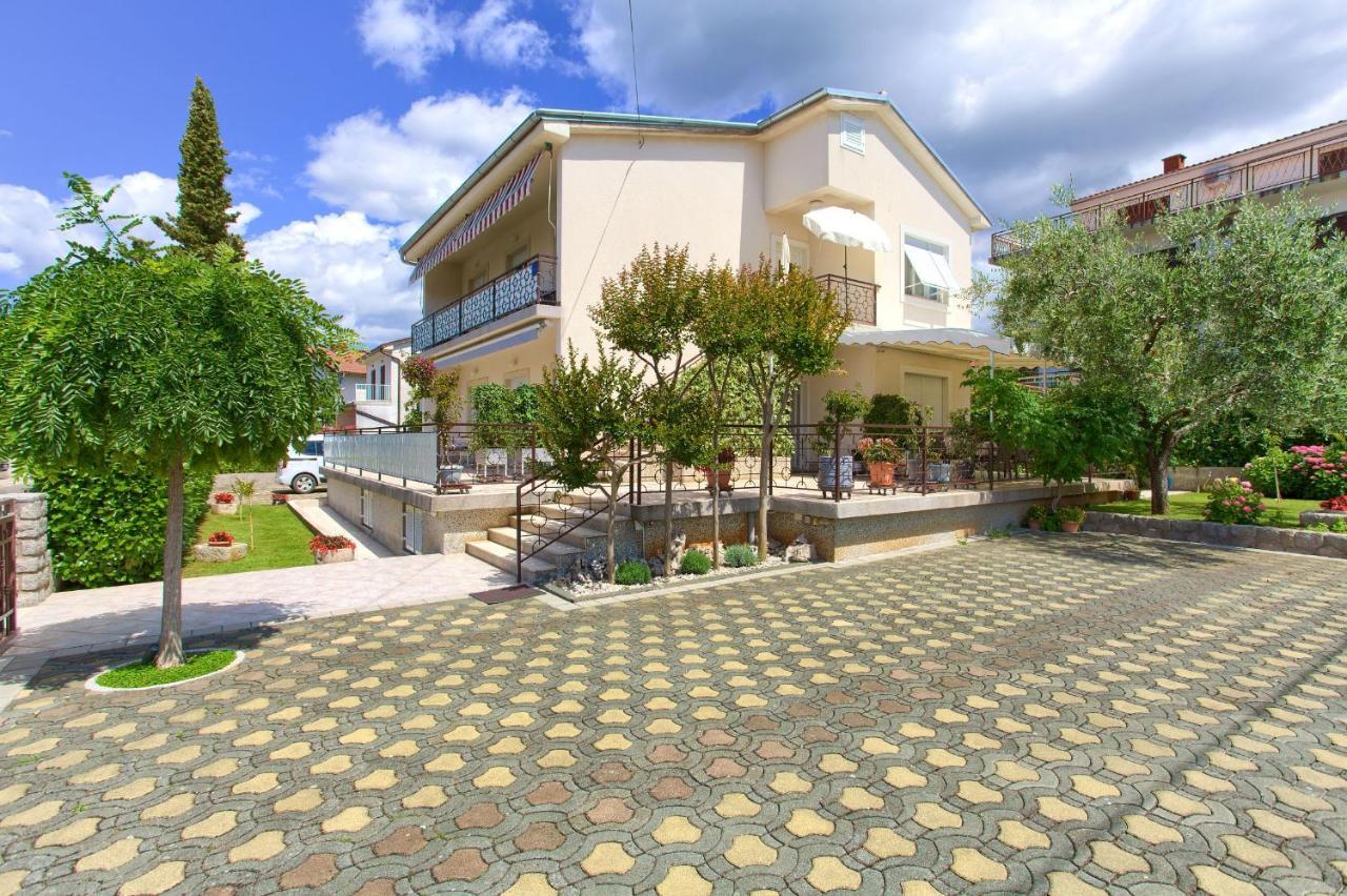 Apartments Jele Malinska Buitenkant foto