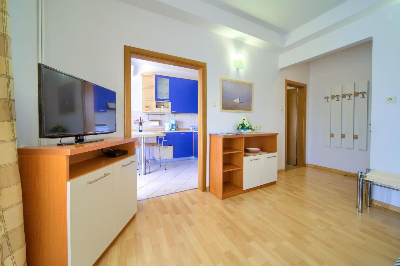 Apartments Jele Malinska Buitenkant foto